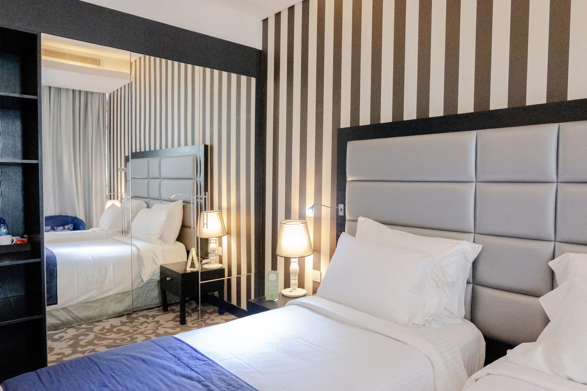 Signature 1 Hotel Tecom Dubai Exterior photo